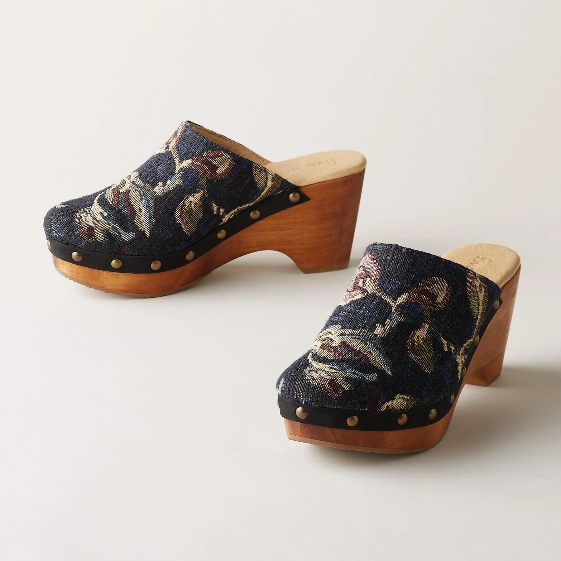 Cyrilla Clogs