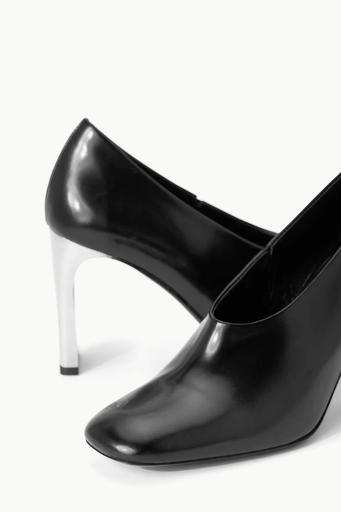 FLORENTINE PUMP | BLACK METALS