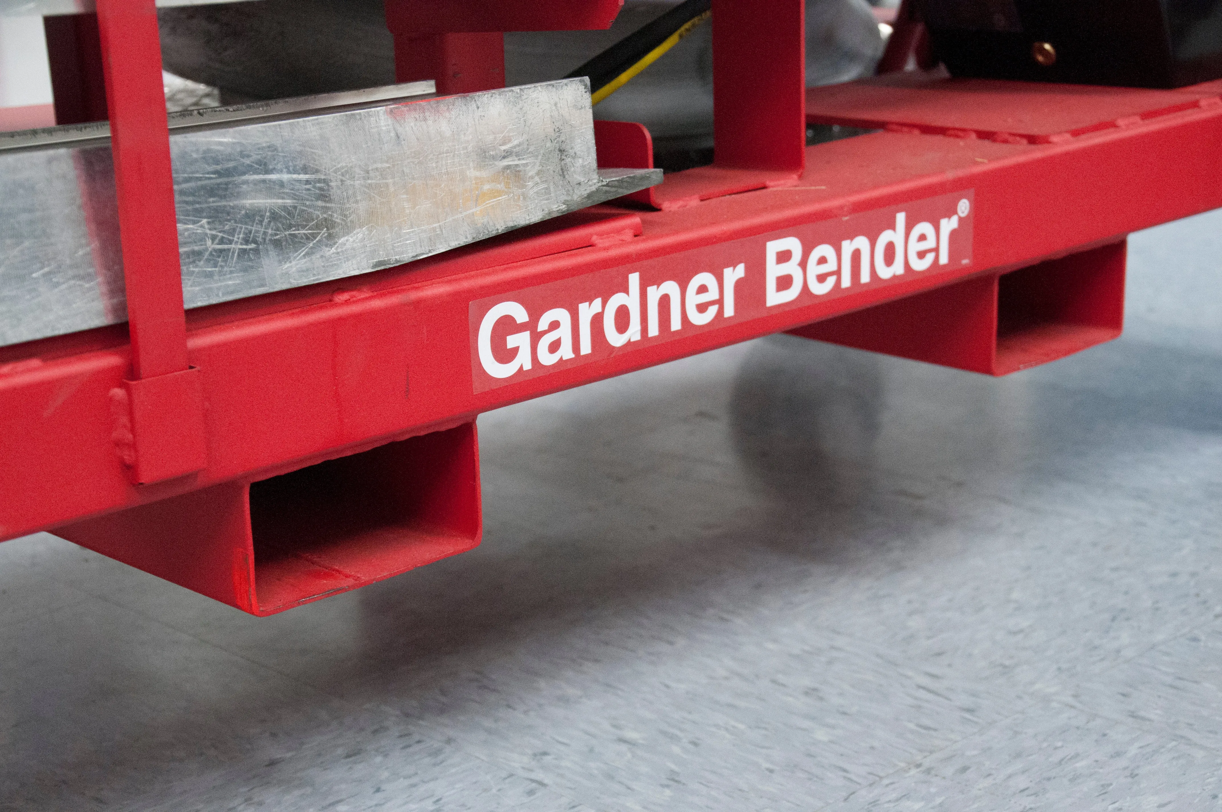 Gardner Bender MB400L Long Stroke Ultra Eegor Hydraulic Bender, Bend-Mate Table, and Shoe Group