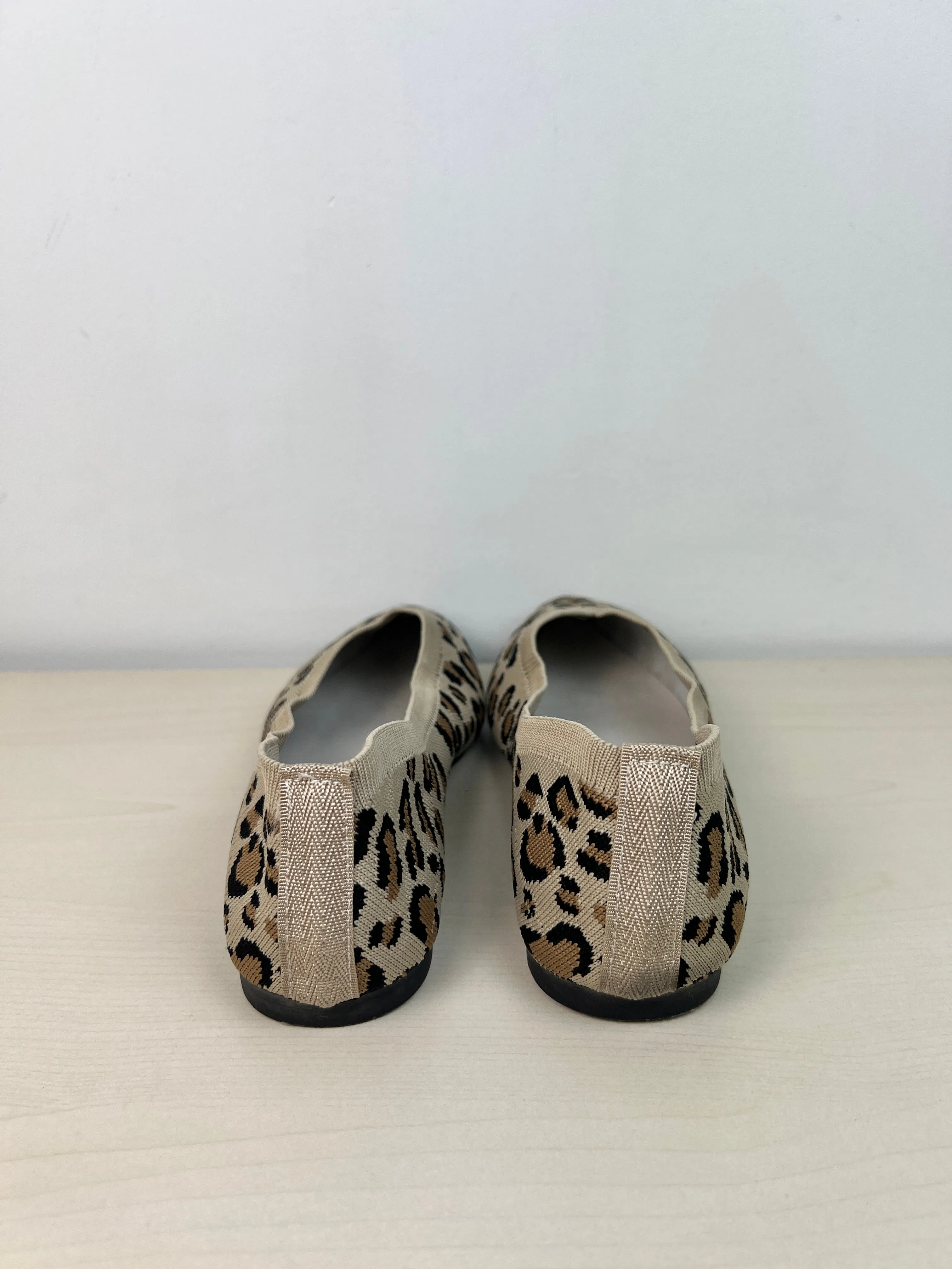 Shoes Flats By Clothes Mentor In Animal Print, Size: 8.5