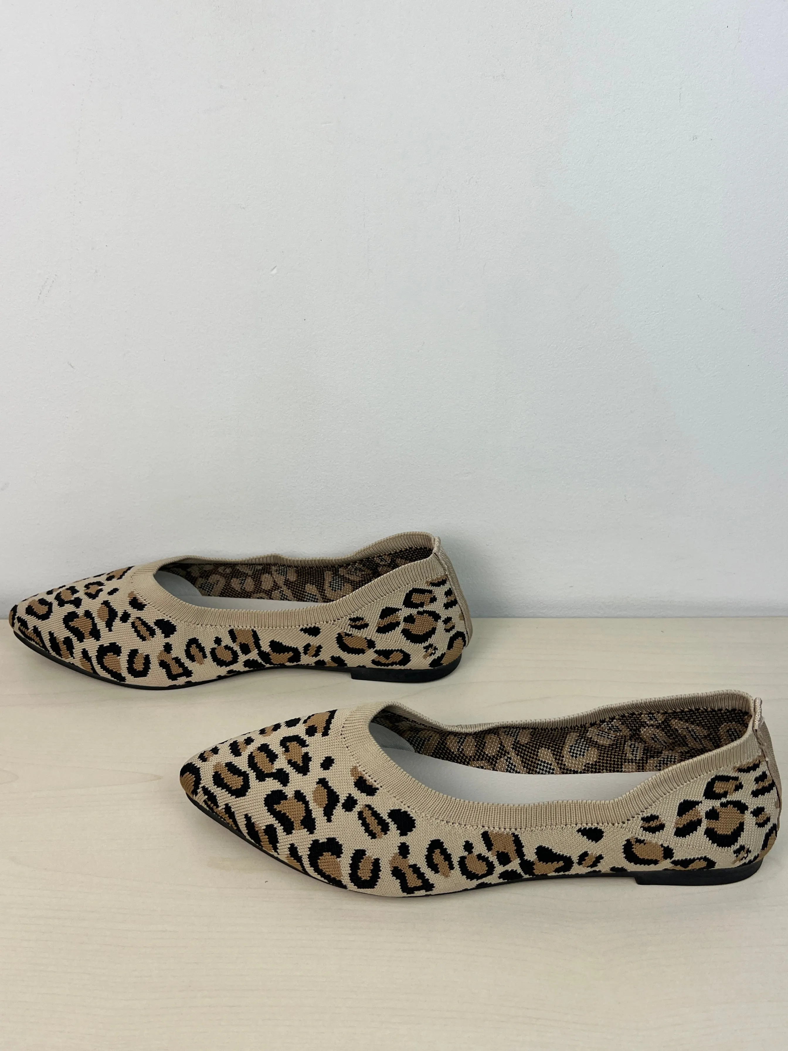 Shoes Flats By Clothes Mentor In Animal Print, Size: 8.5