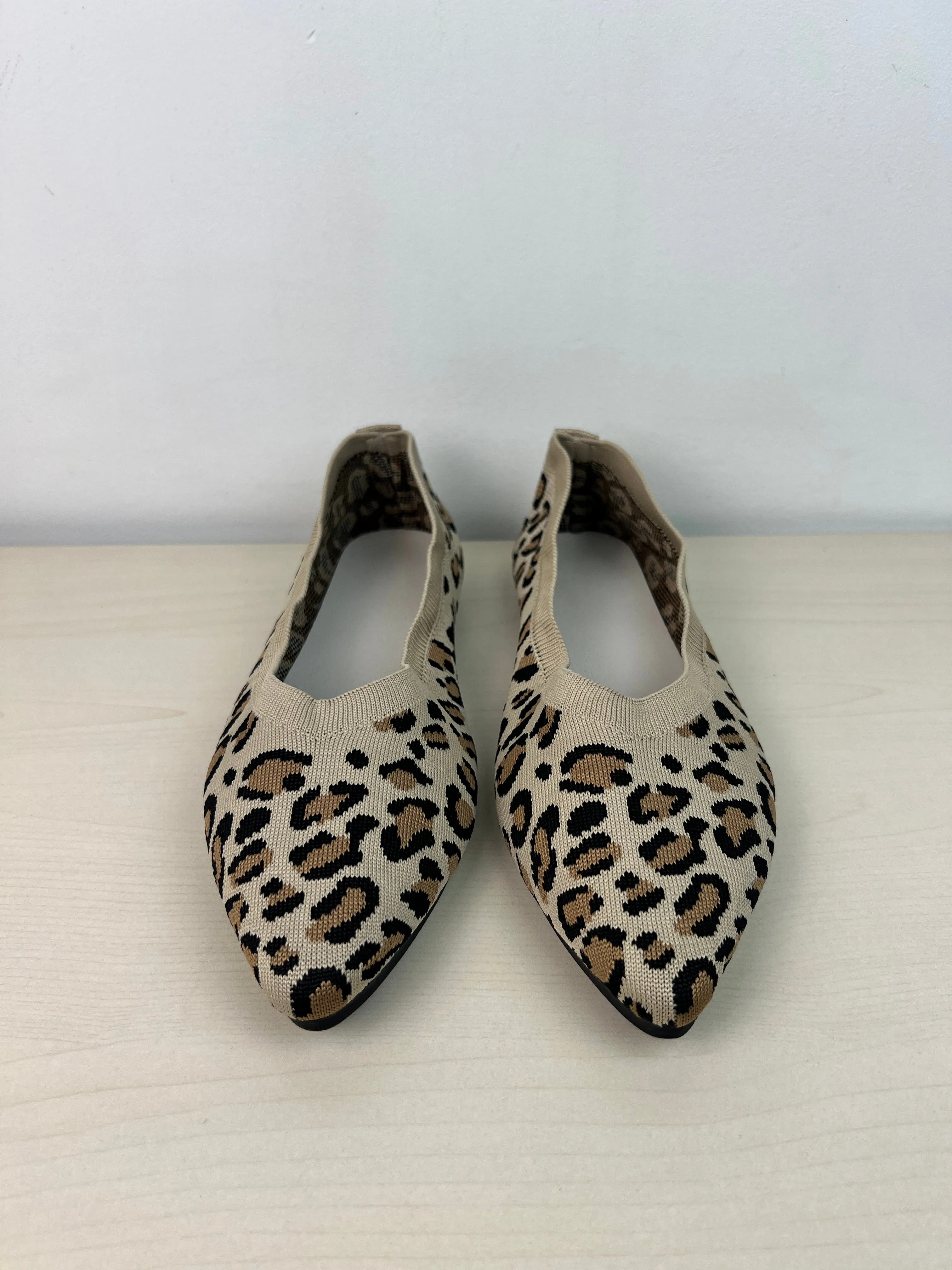 Shoes Flats By Clothes Mentor In Animal Print, Size: 8.5