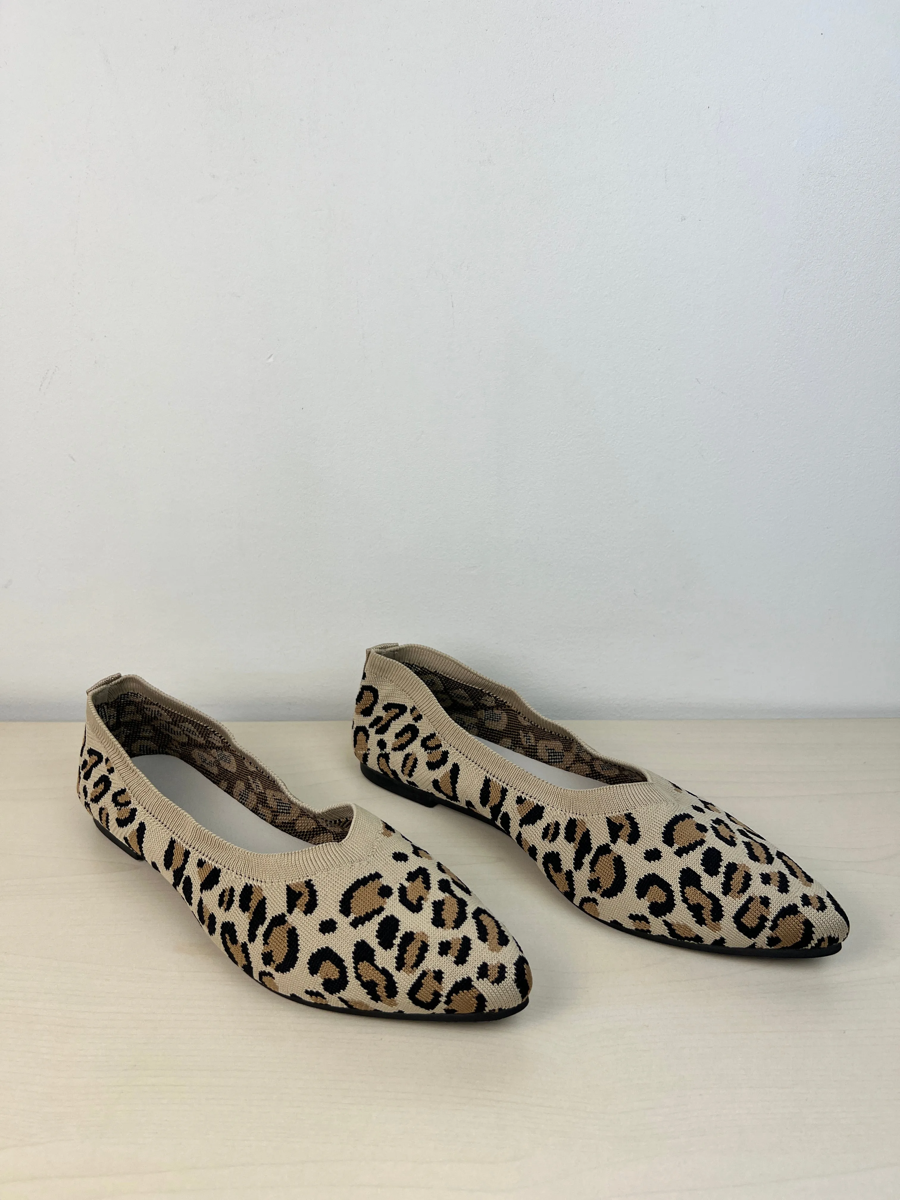 Shoes Flats By Clothes Mentor In Animal Print, Size: 8.5