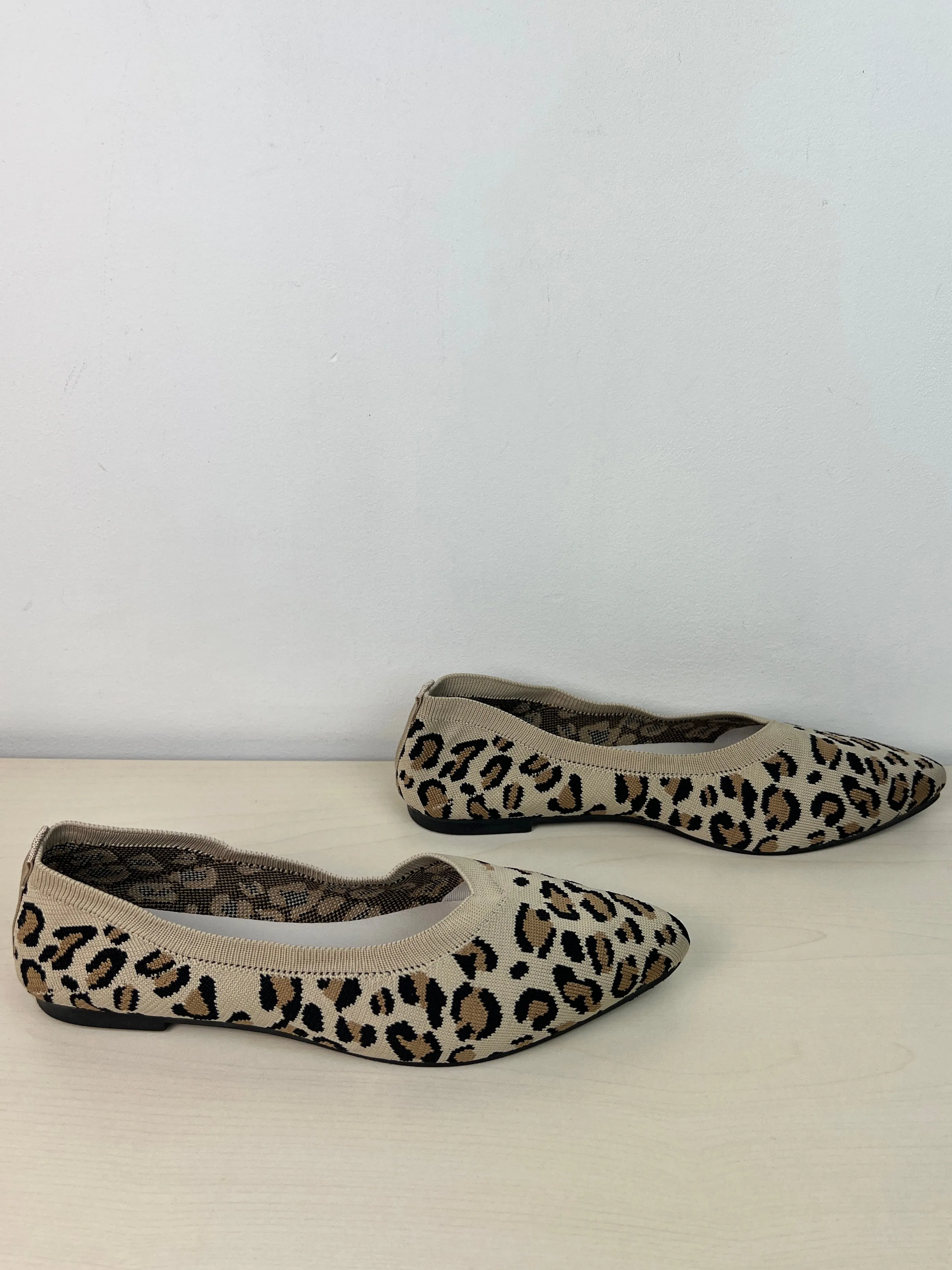 Shoes Flats By Clothes Mentor In Animal Print, Size: 8.5