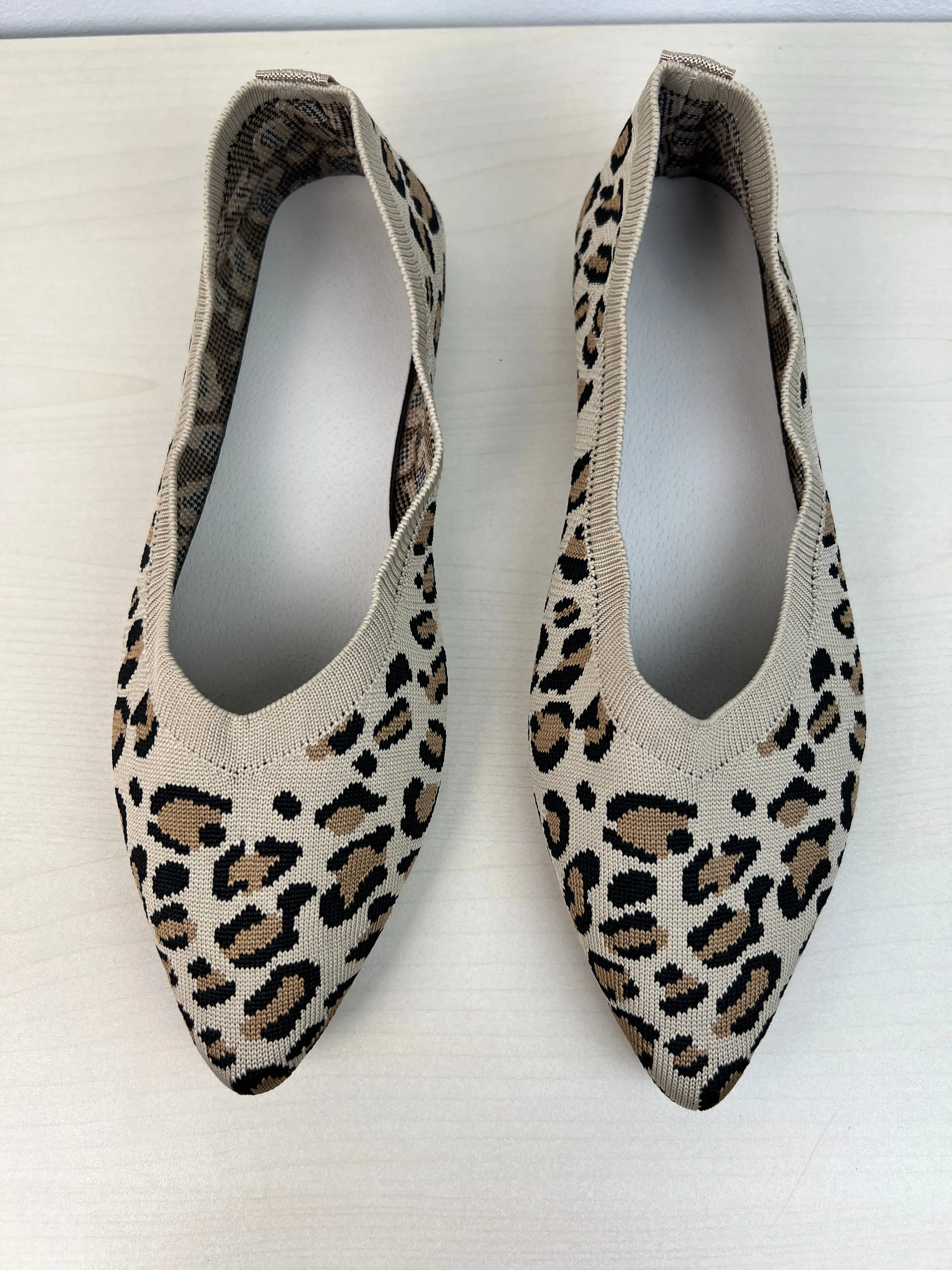 Shoes Flats By Clothes Mentor In Animal Print, Size: 8.5