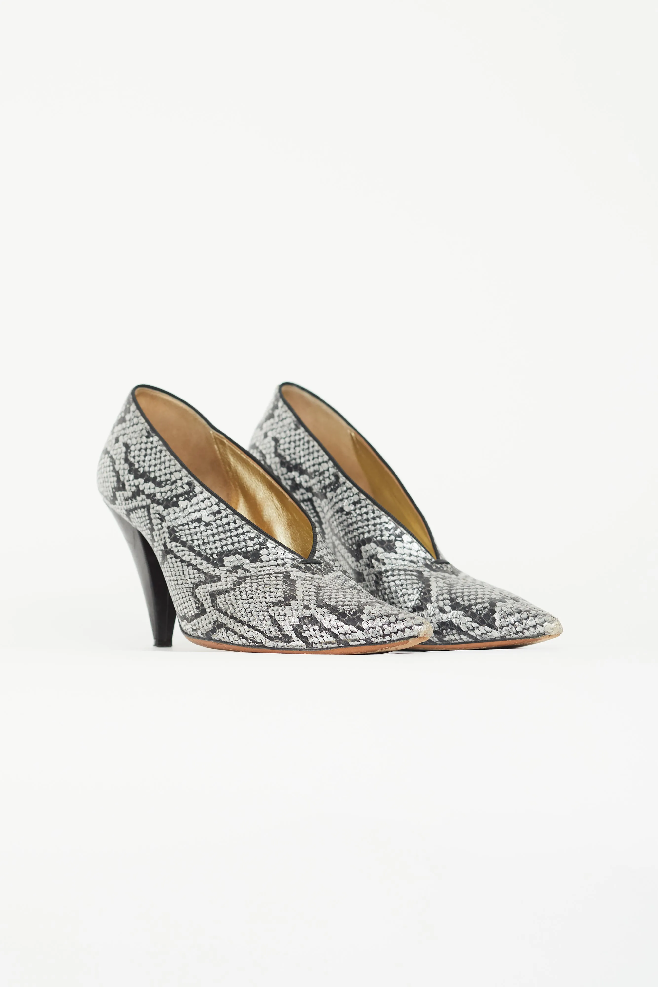 Silver Printed Leather V-Neck Pump