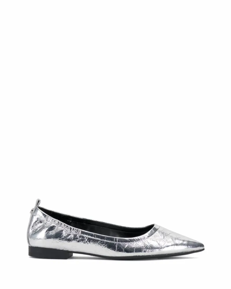 Vince Camuto Women's Ashleah Silver M